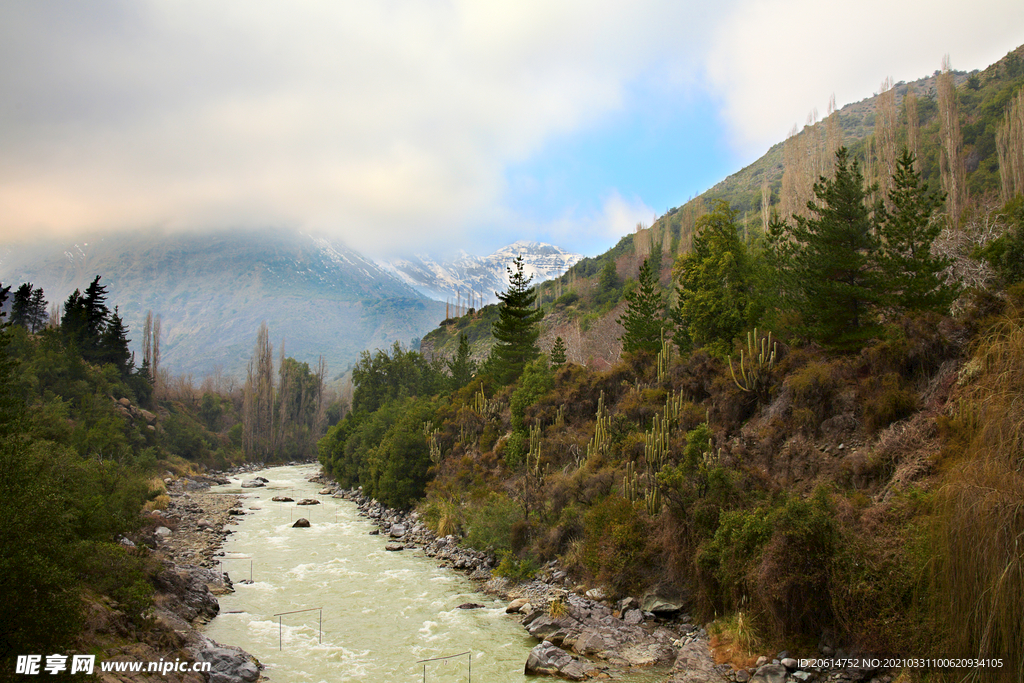 山涧溪流