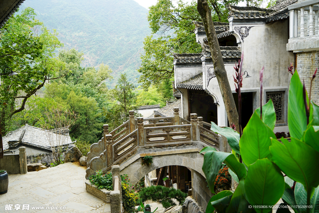 婺源篁岭徽派建筑石桥景观