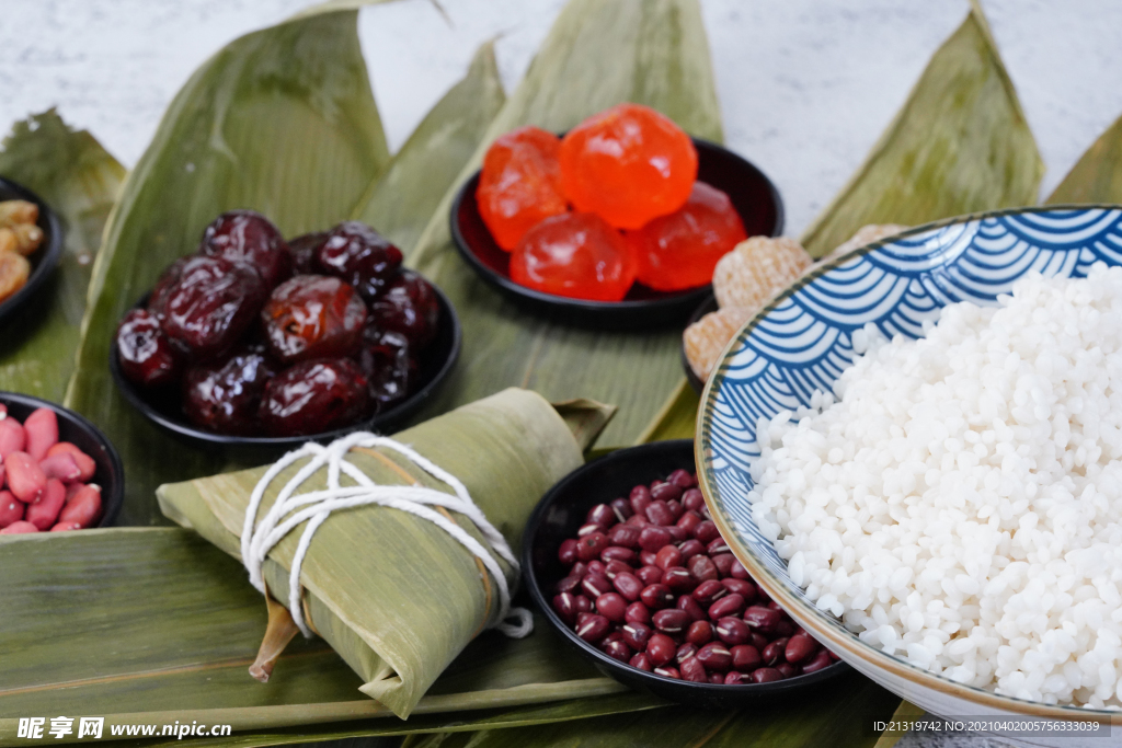 包粽子食材摄影图