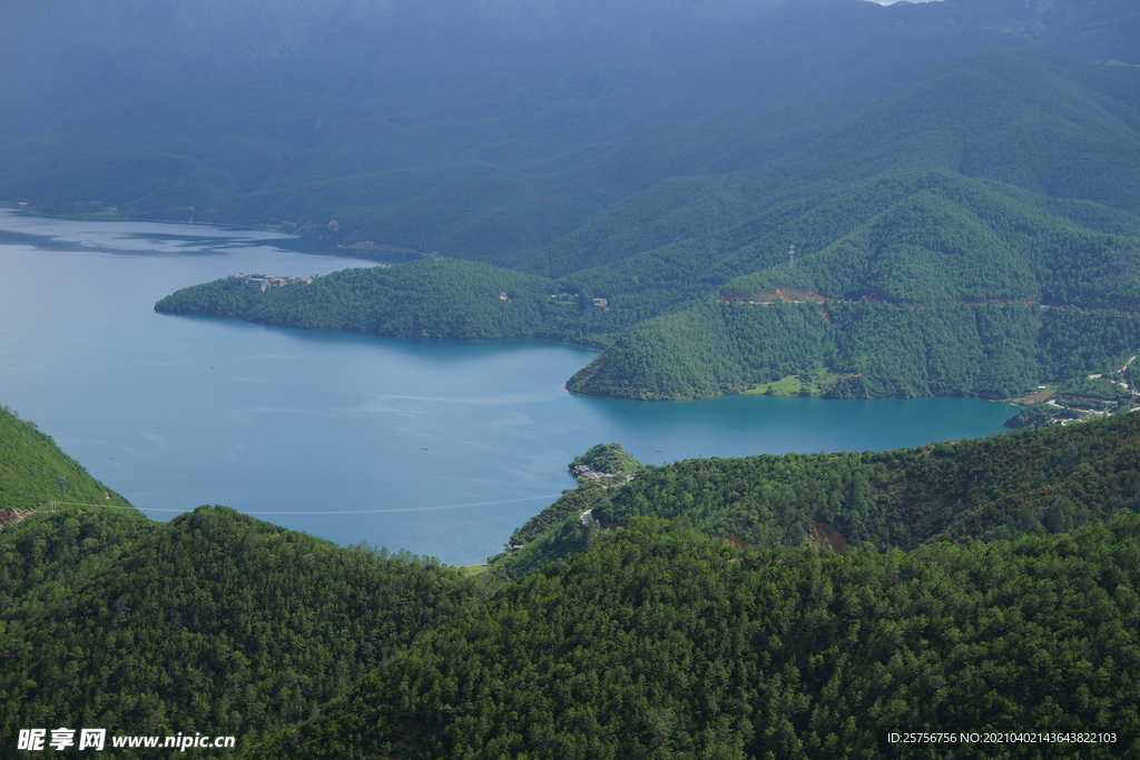 泸沽湖全景
