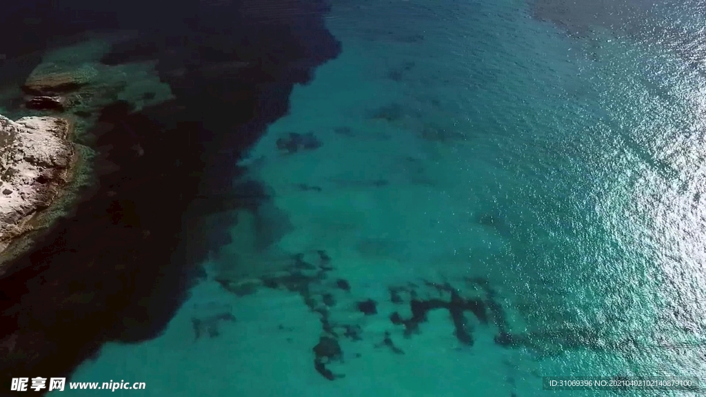 短视频素材航拍海滩海岛蔚蓝海水