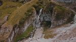 航拍山间溪流