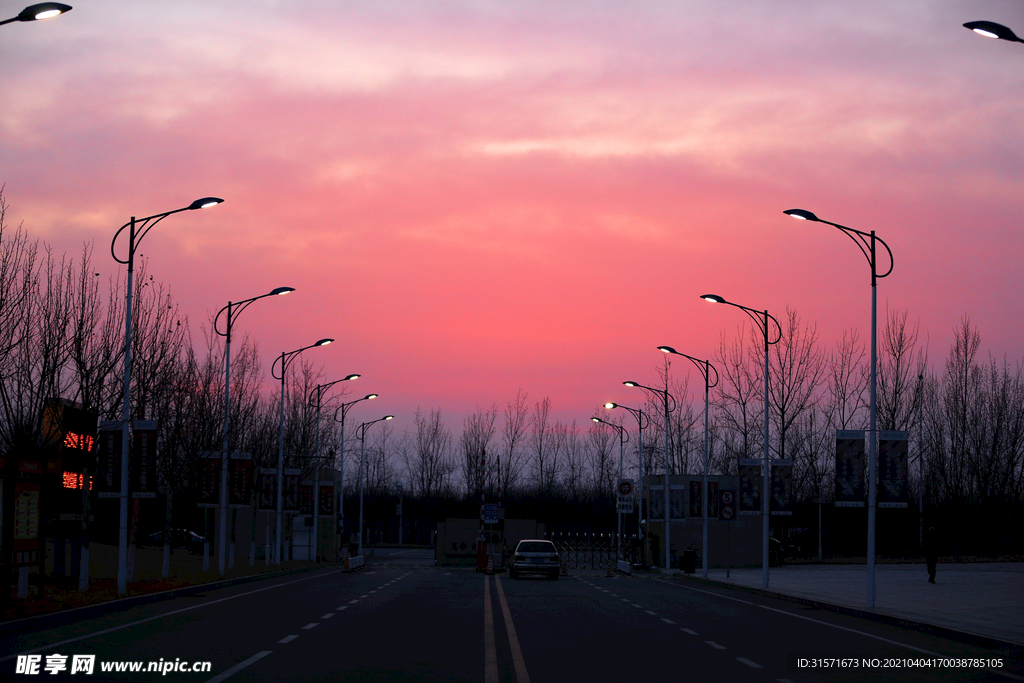 粉色夕阳