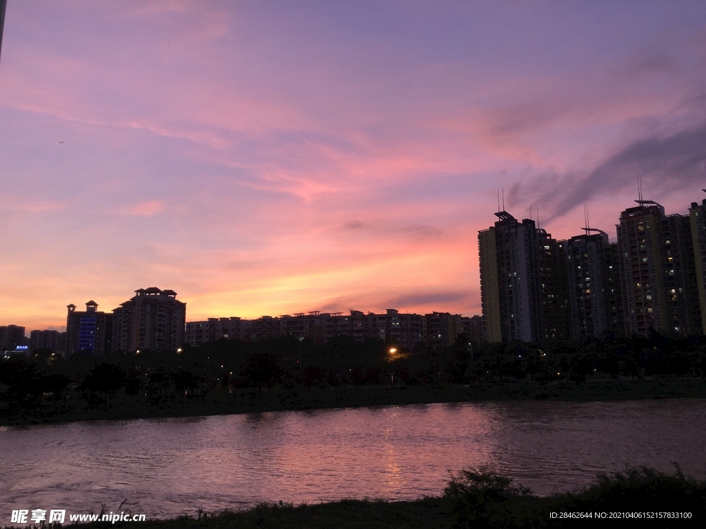 晚霞日落夕阳美丽的晚霞天空美景