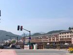 象傍山