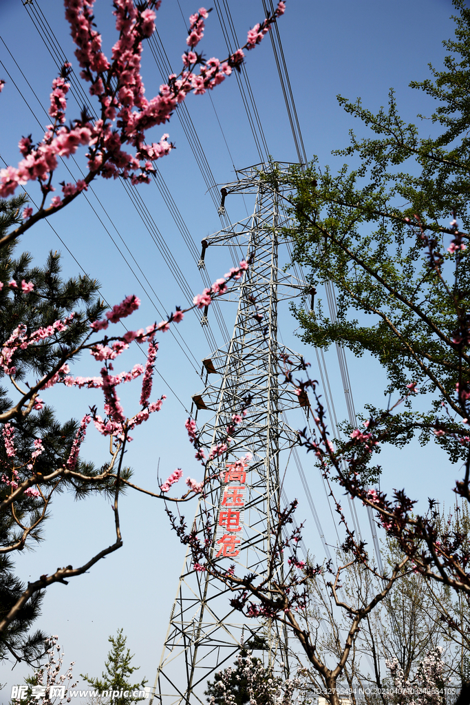 高压电塔