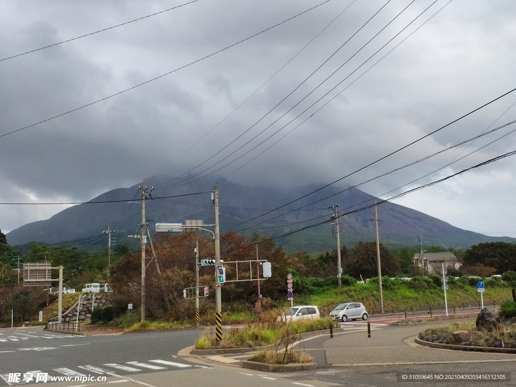 活火山下的路口