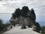 山顶巨石