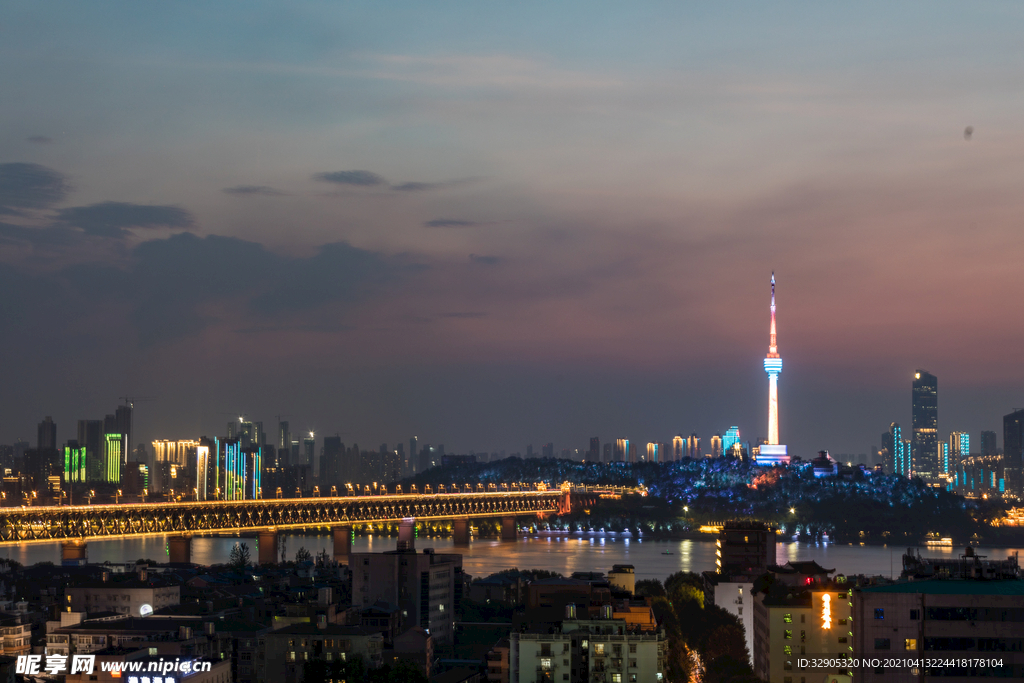 武汉长江大桥与龟山电视台