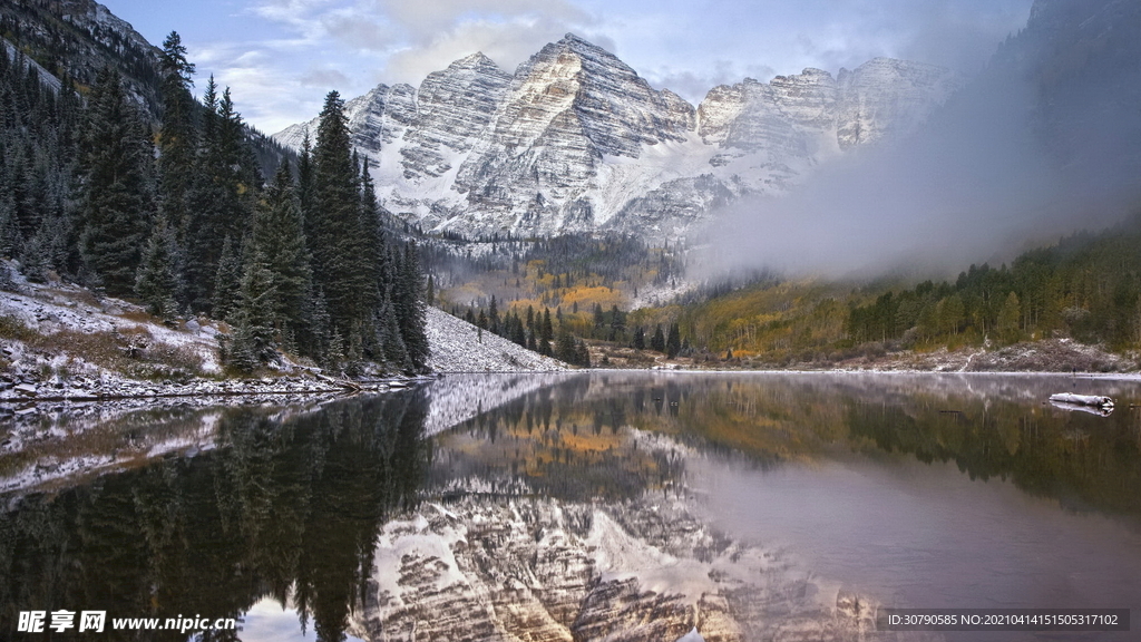 雪山湖泊