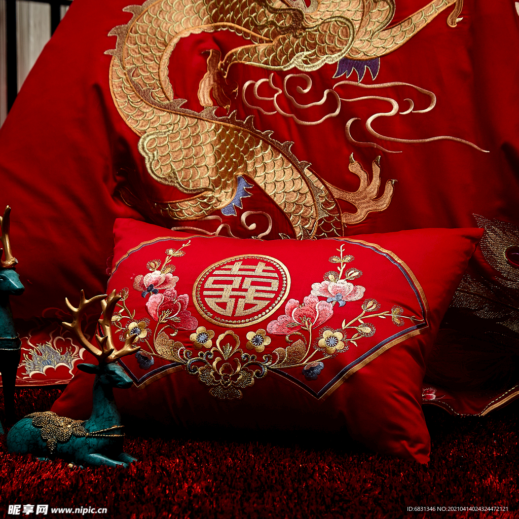 红色枕芯