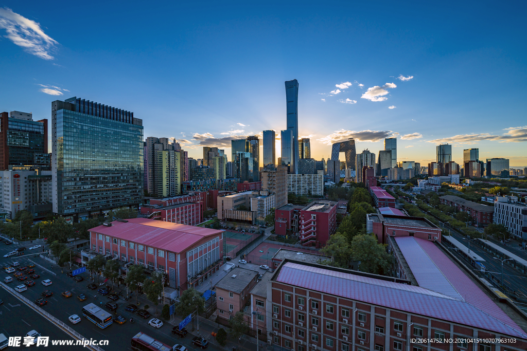 日暮下的城市风景