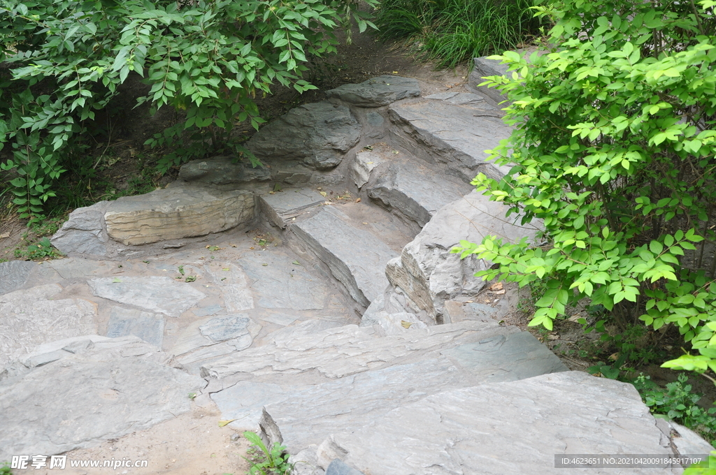 自然山石台阶