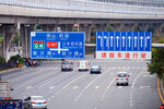 等候红路灯