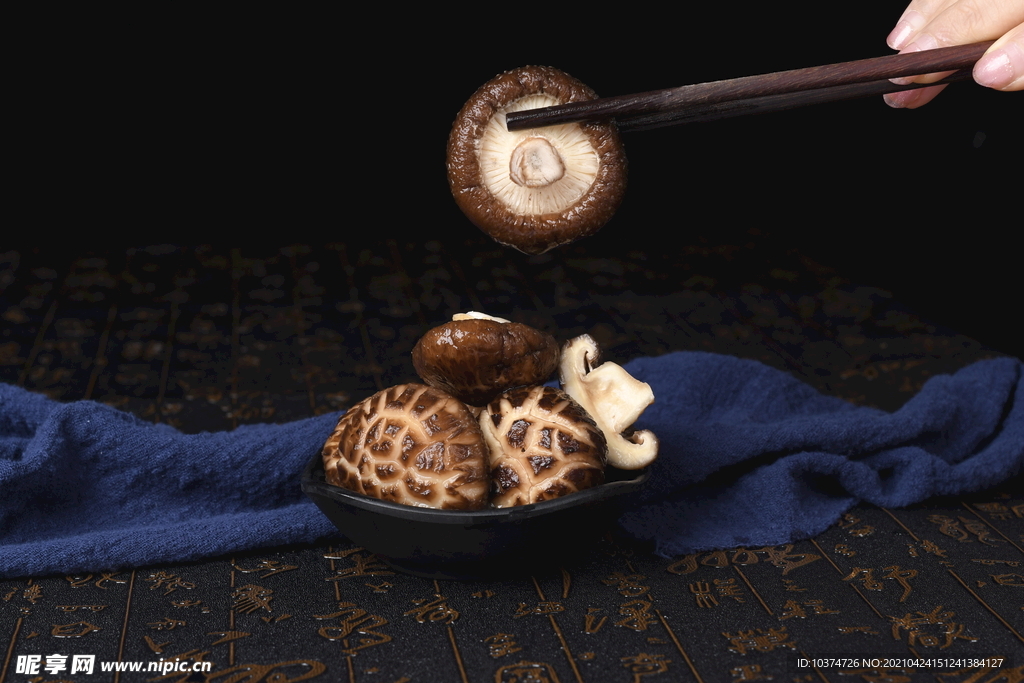 香菇花菇蘑菇实拍场景图