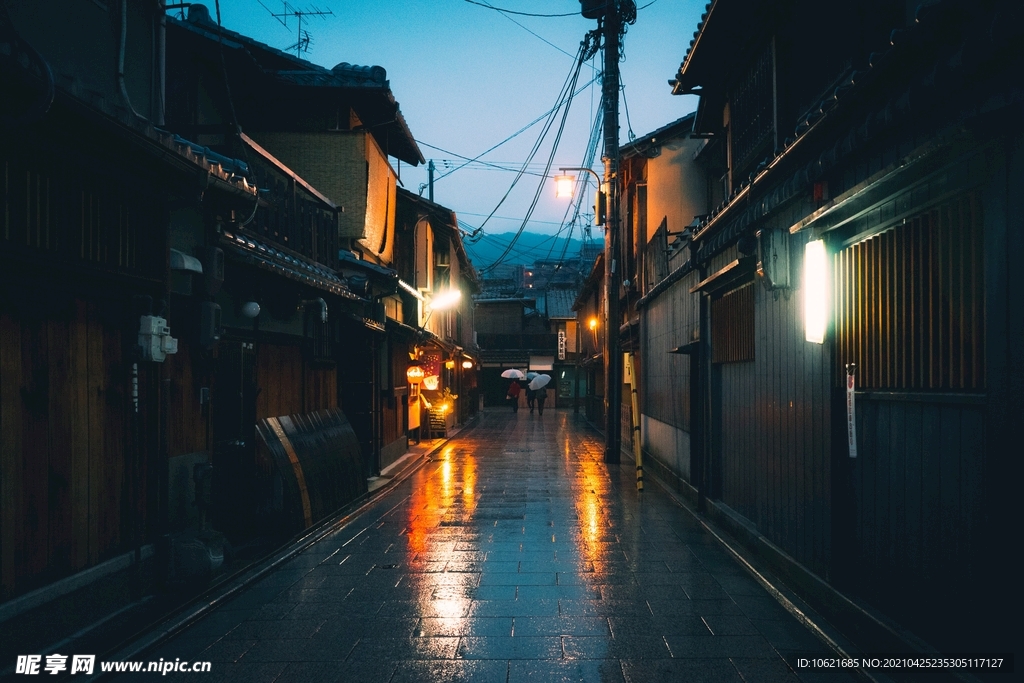 下雨             