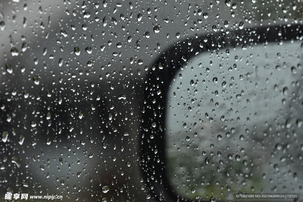 下雨             