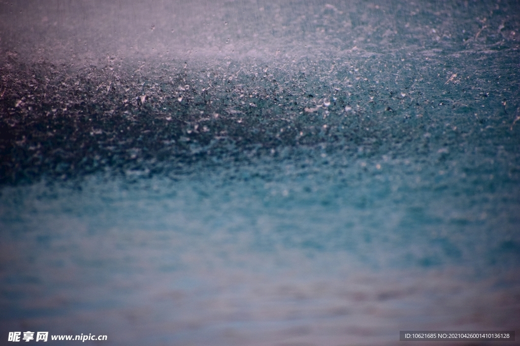 下雨             