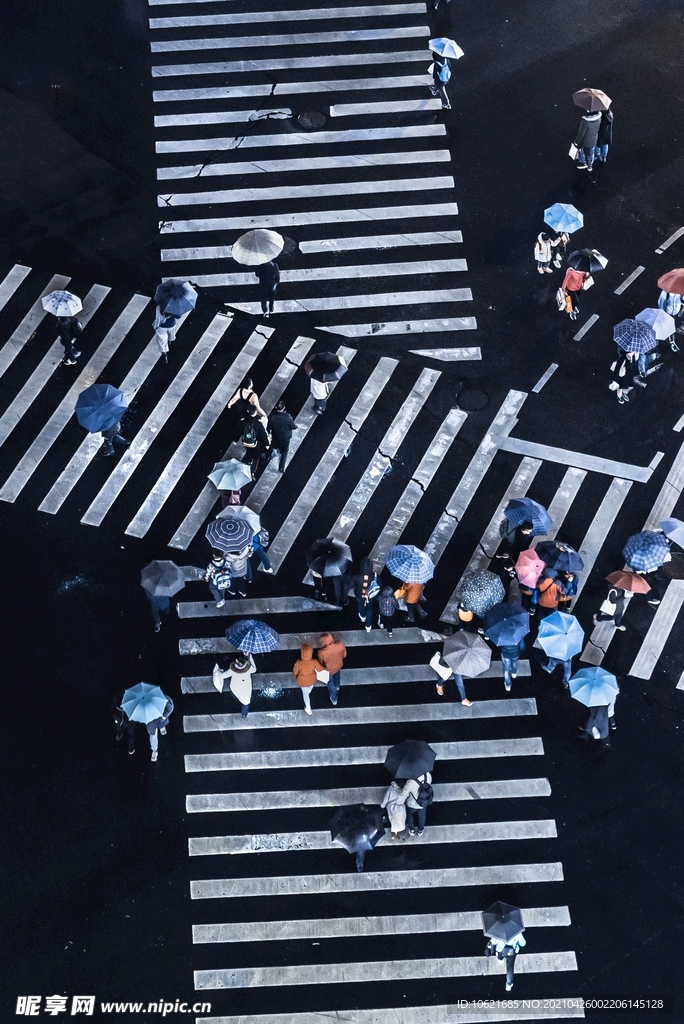 下雨             