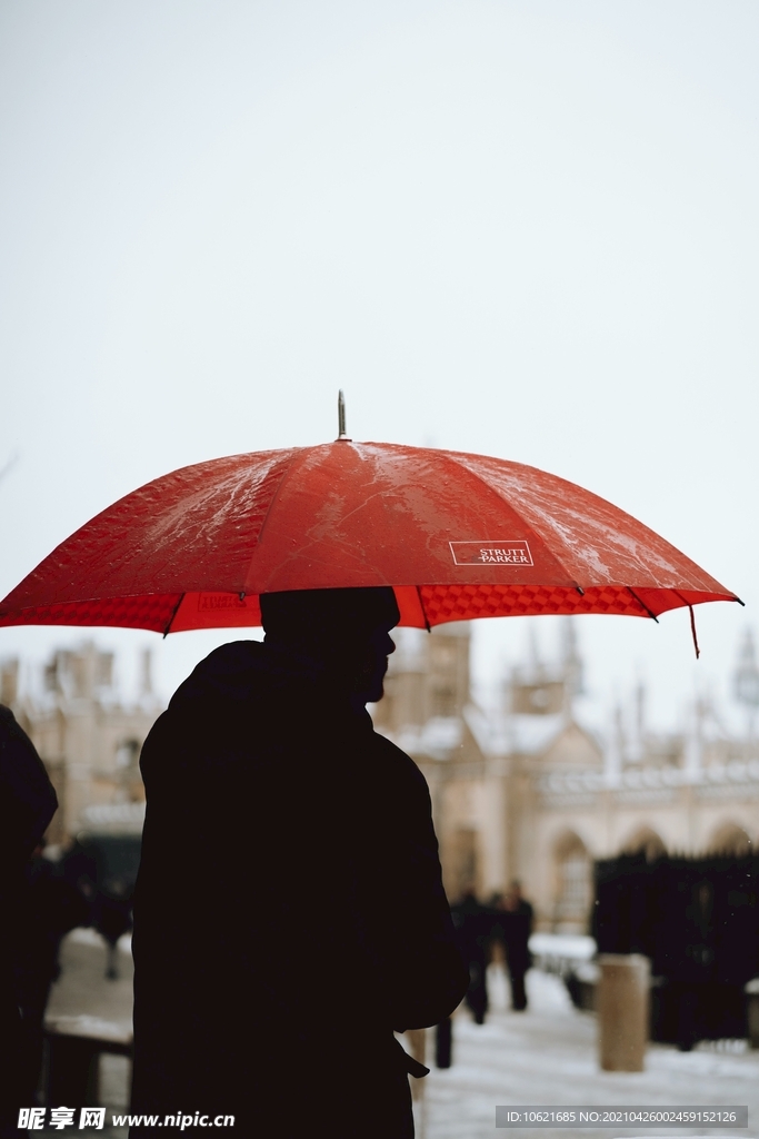 下雨             