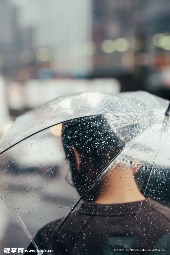 下雨             