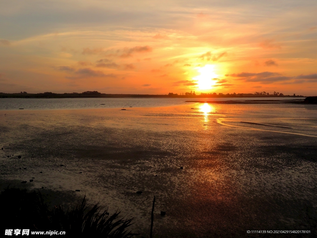 海滨夕阳风光