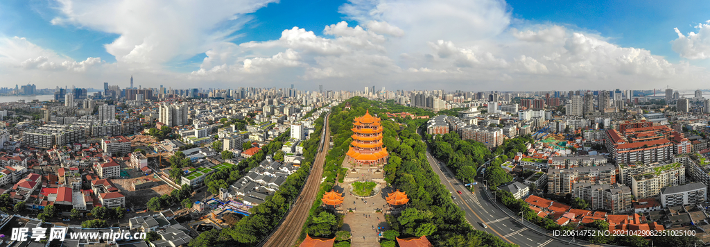 蓝天下的城市风景