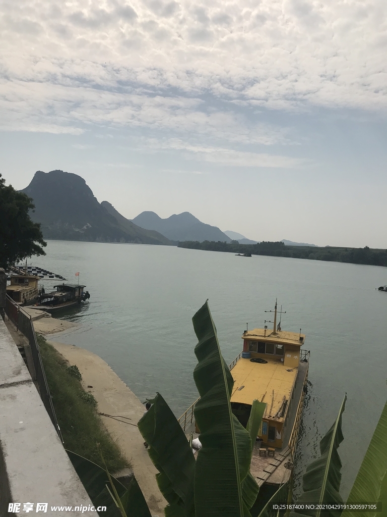 沿河小镇