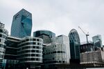 玻璃城市建筑物彼此堆叠