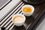 茶杯喝茶场景图