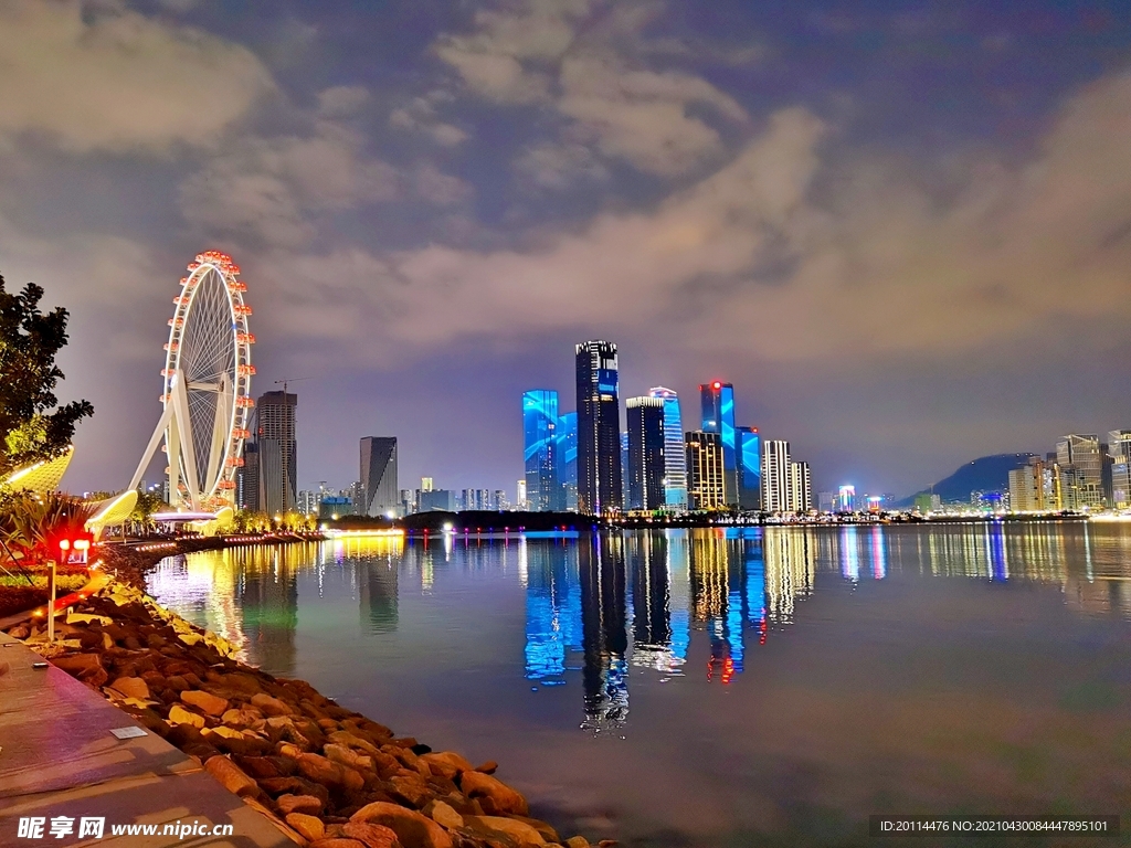 欢乐港湾海景夜景摩天轮