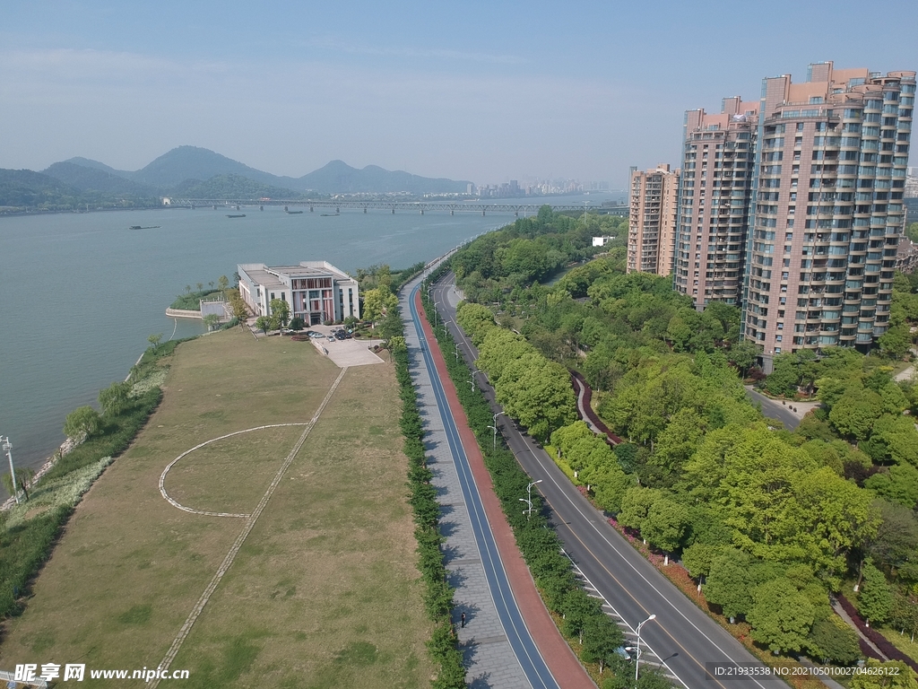 沿江橡胶跑道沿江住宅