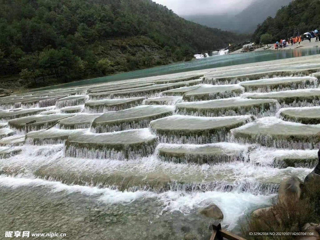 玉龙雪山蓝月谷风景