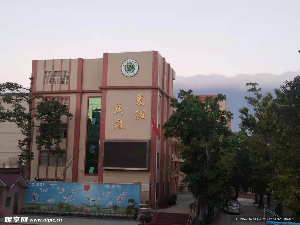 广州七十二中校园一角