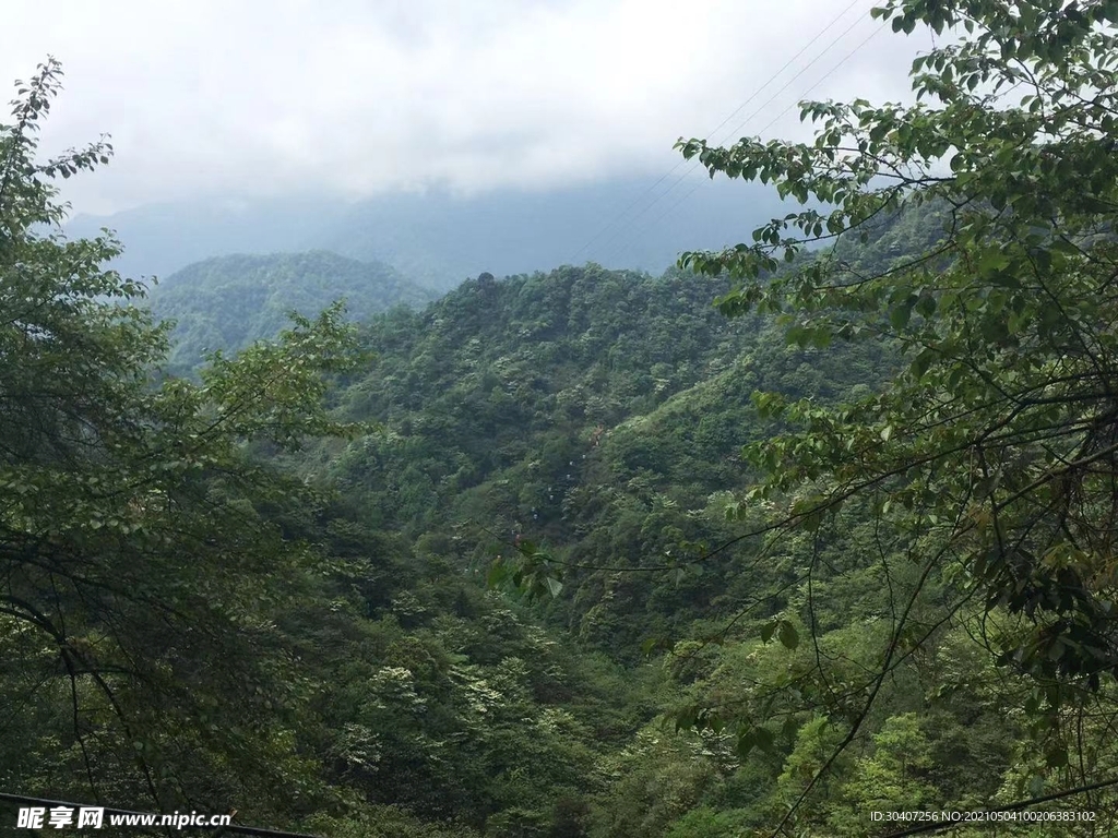 山间一景