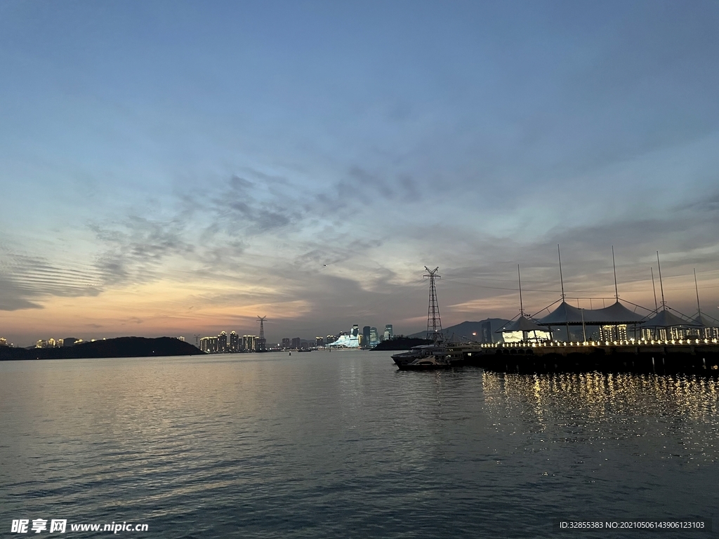 海边夜景