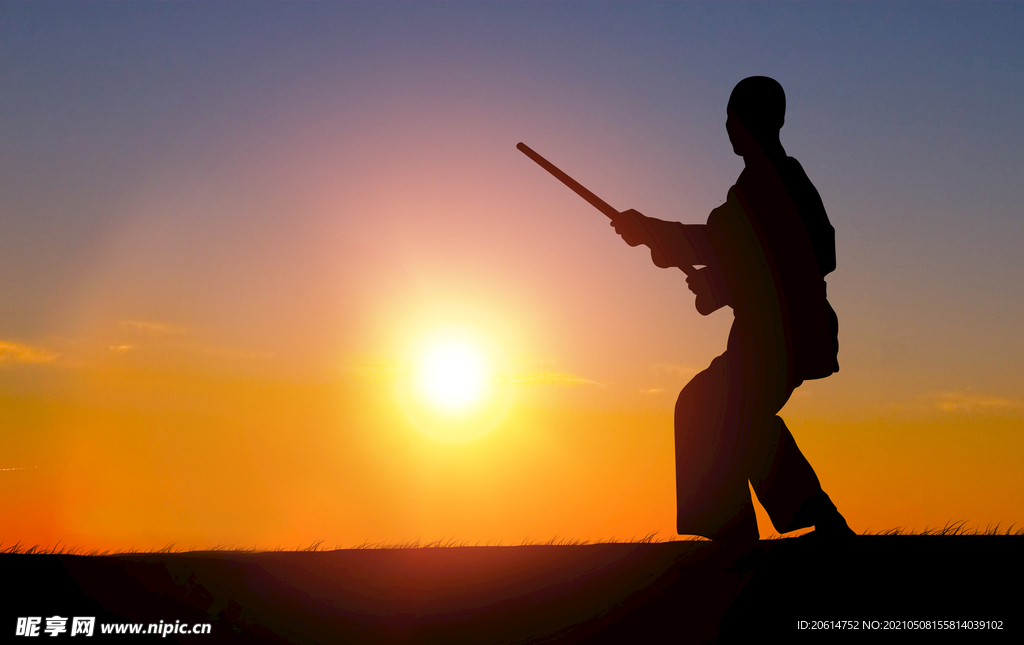 夕阳下的练武之人