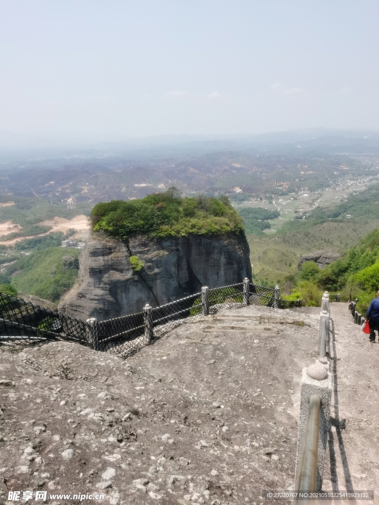 登霍山船头石顶峰