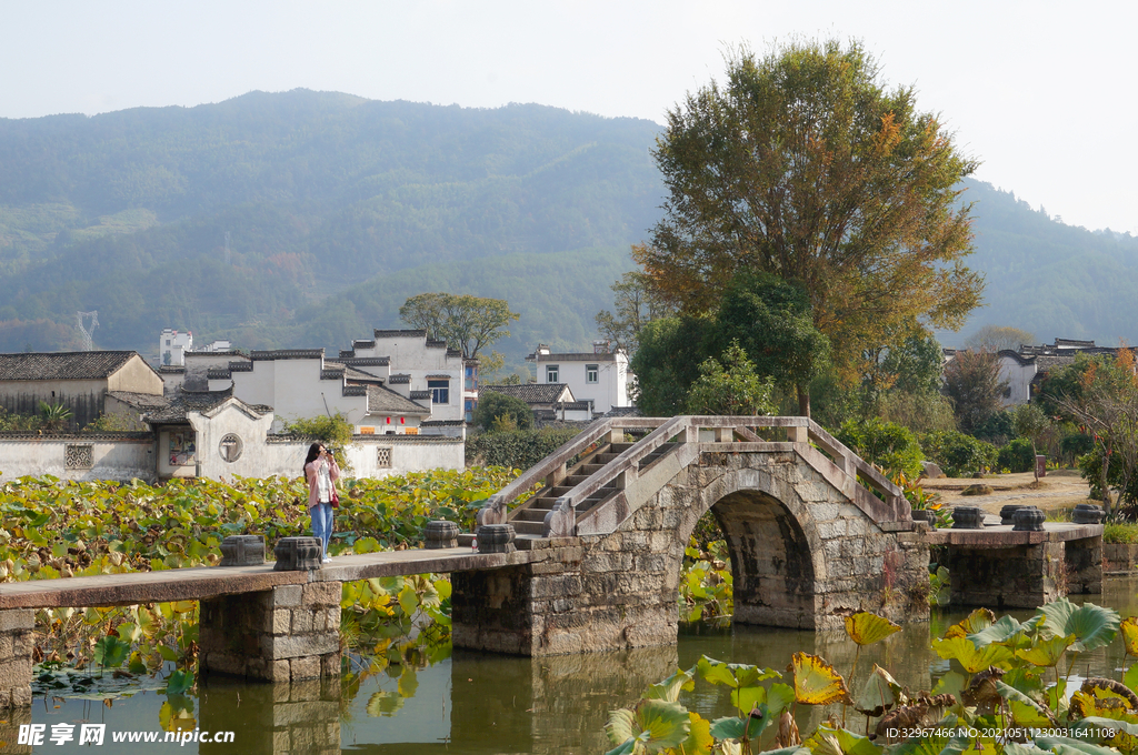 呈坎桥上风景画里人