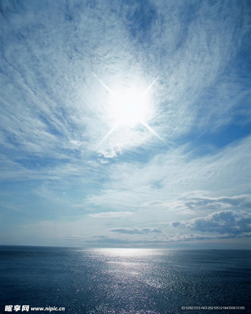 少云微风海面太阳