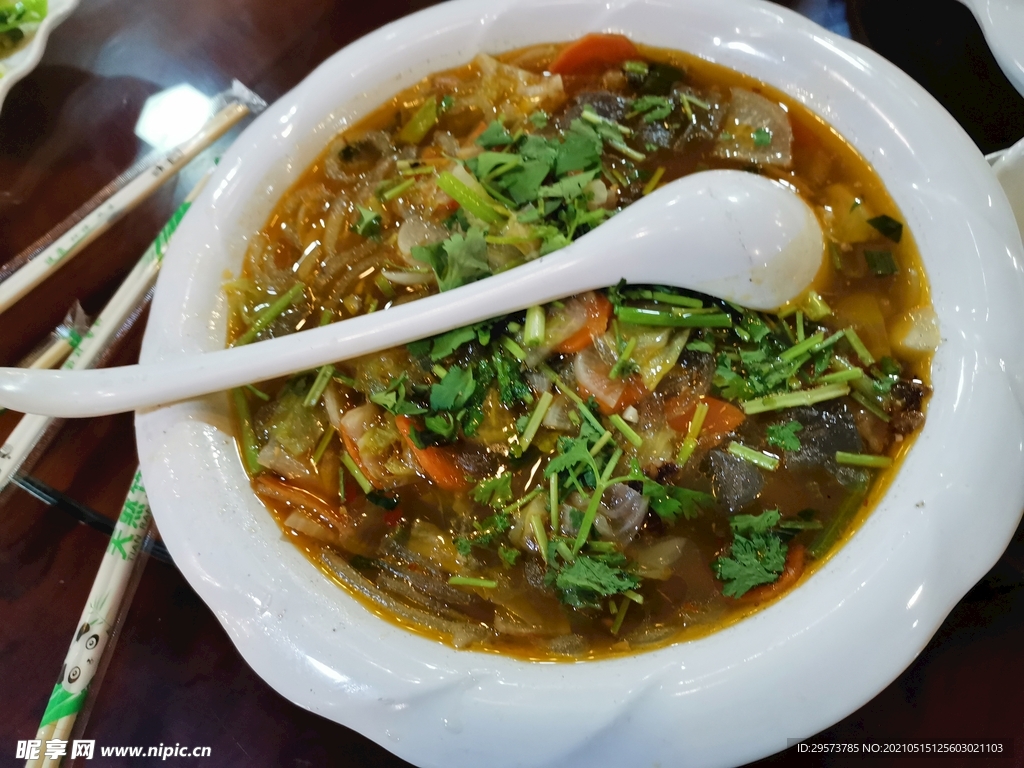 居然剩菜汤也是一道美食-葱油杂菌煲 - 哔哩哔哩