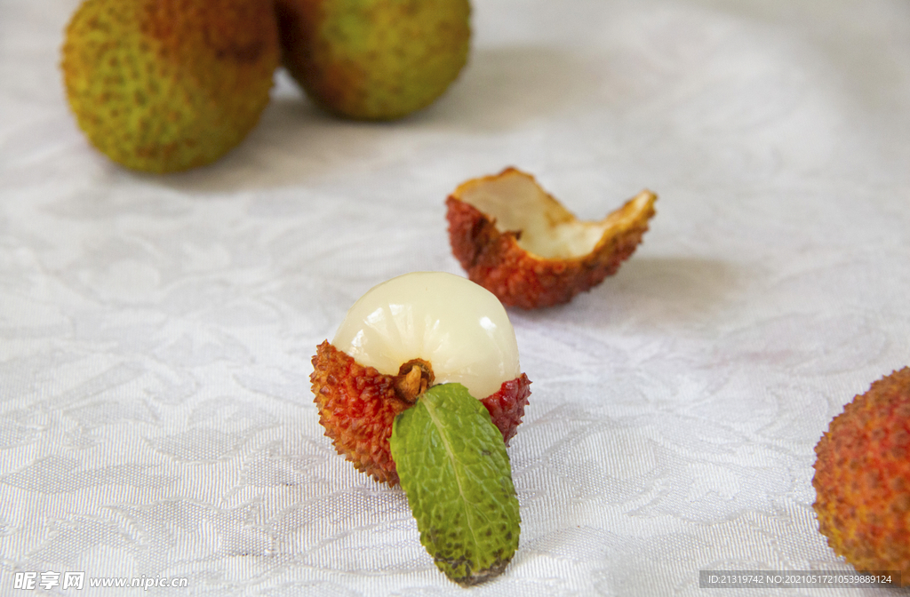 打开的绿色、红色妃子笑