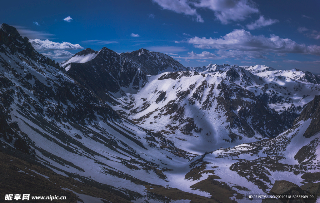 雪山 山峰