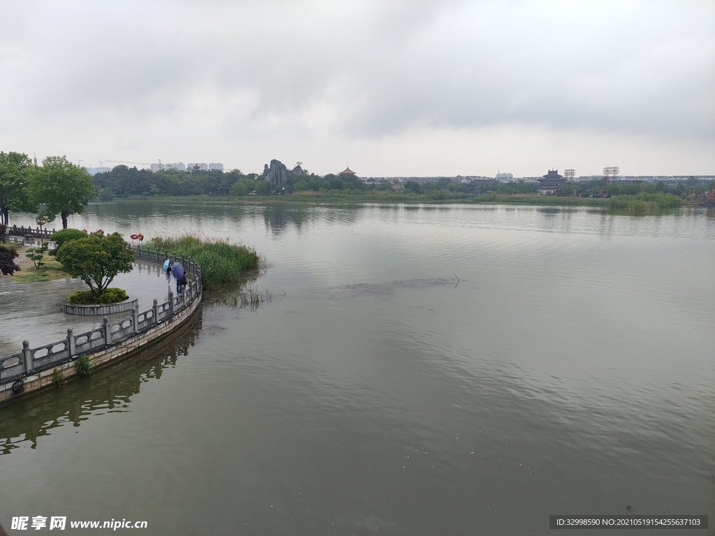 雨后龙亭