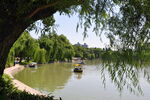 北京紫竹院公园湖面经过