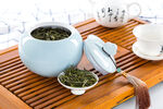 茶具上的茶叶