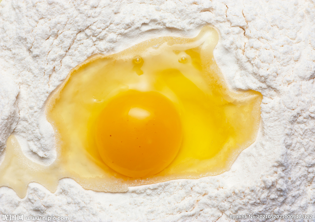 鸡蛋和面粉摄影图