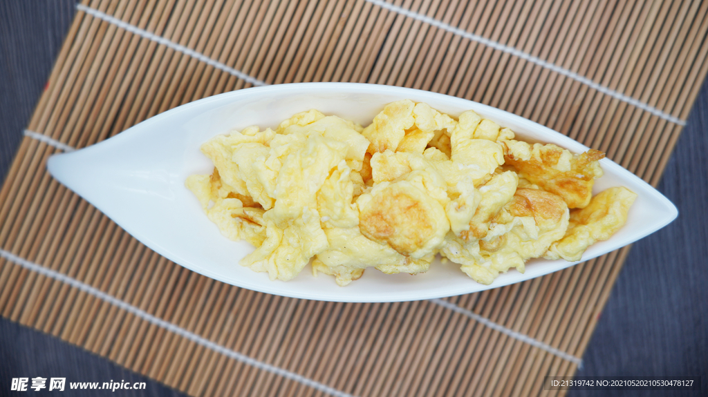 美味炒鸡蛋摄影图