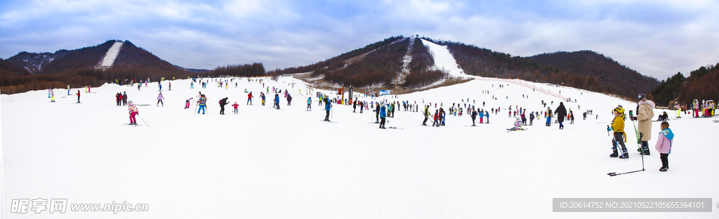 山脚下的滑雪场