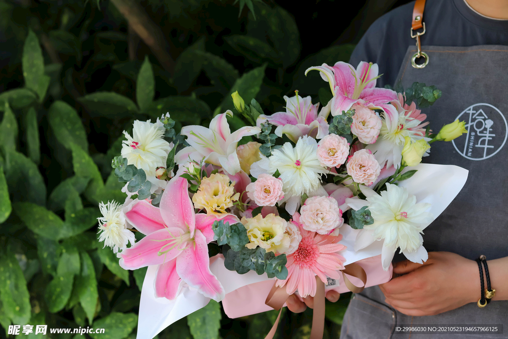 粉色系鲜花摆台